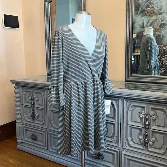 Eyeshadow Gray Striped Long Sleeve Dress - Picture 2 of 11